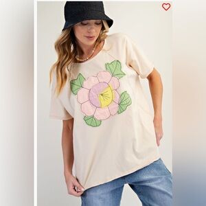 Cream PLUS Easel Floral Patch Short Sleeve Top